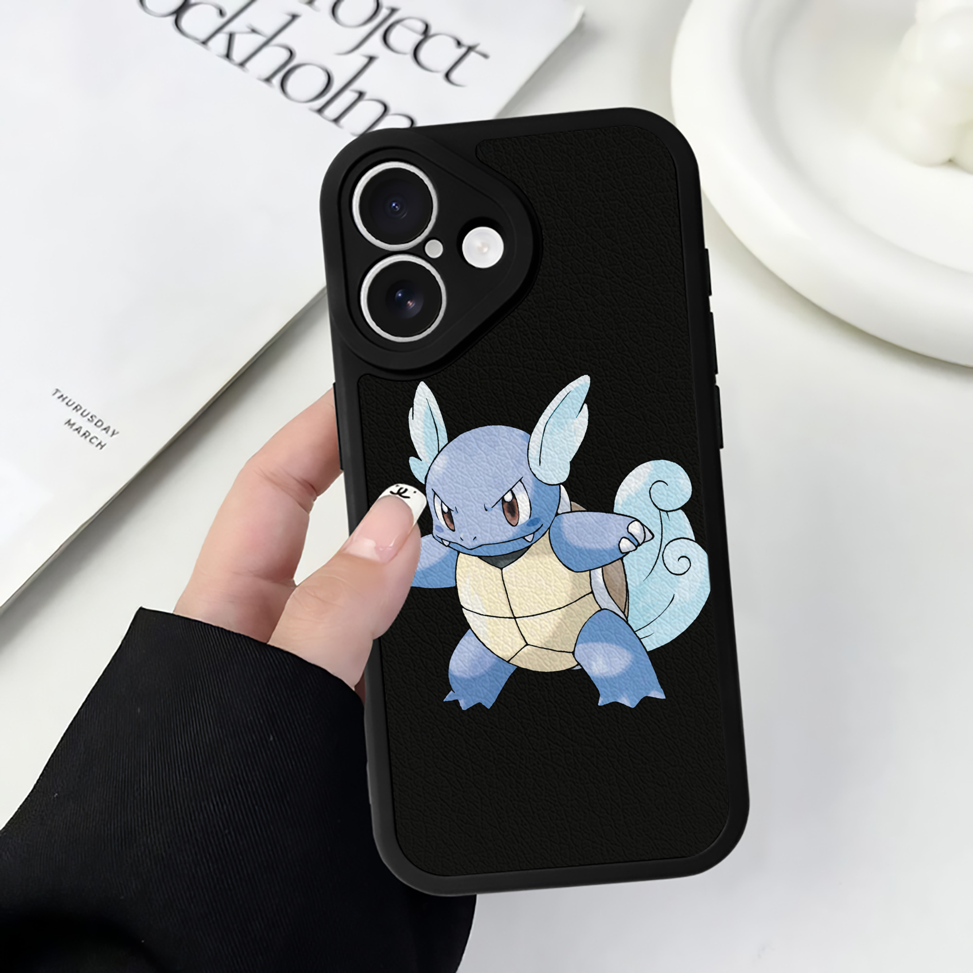 （画像用） ポケットモンスター Pokémon 【iPhone 16シリーズ対応】シリコンスマホケース（レザー調） 材質：シリコン